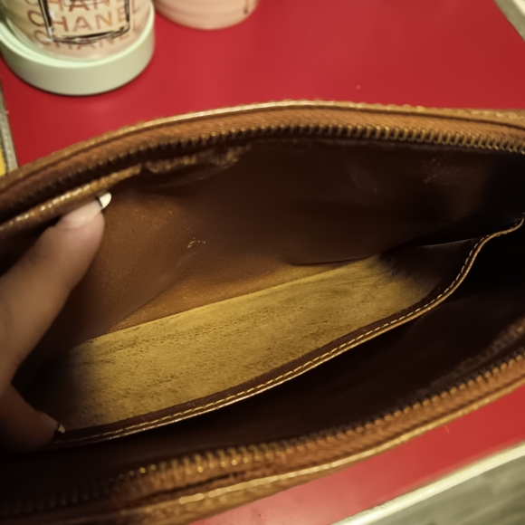 Lv Bag With D Rings (minor Zipper Fray) - Picture 4 of 7